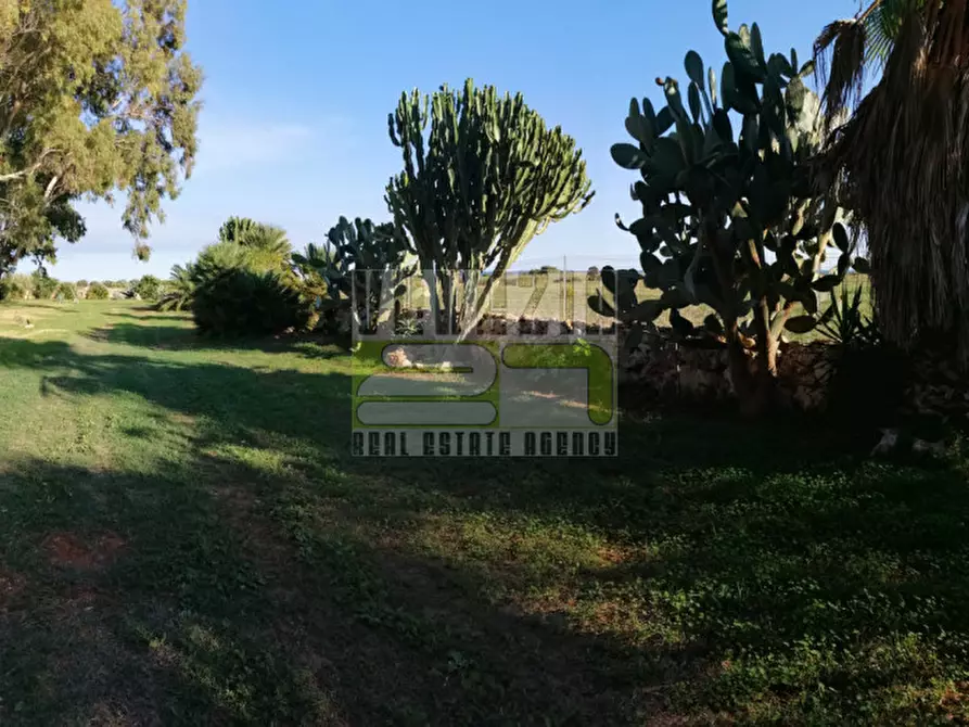 Immagine 12 di Bed & Breakfast in vendita  a Portopalo Di Capo Passero