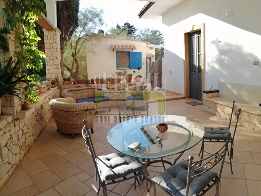 Immagine 14 di Bed & Breakfast in vendita  a Portopalo Di Capo Passero