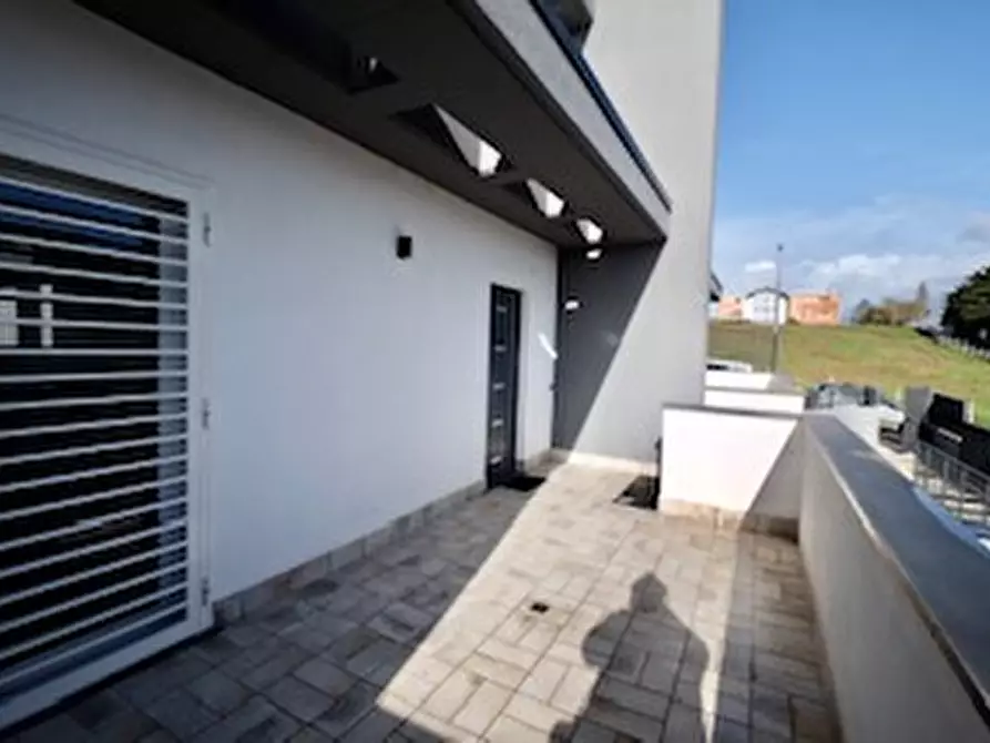 Immagine 17 di Villa in affitto  in via fraconalto a Roma