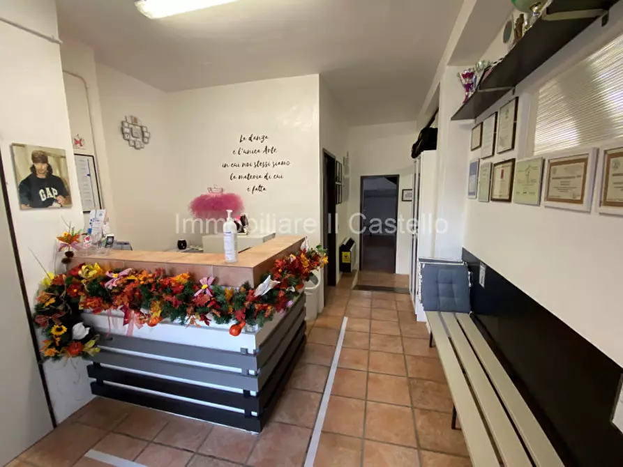 Immagine 2 di Attività commerciale in vendita  in Piazza Aeronautica 7 a Castiglione Del Lago