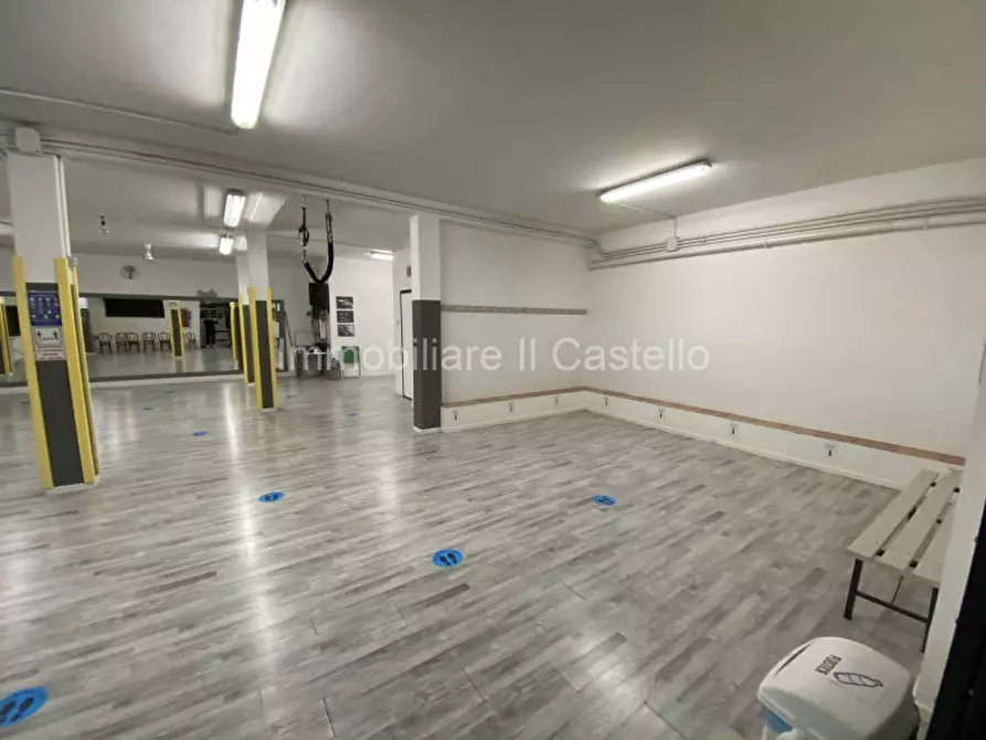 Immagine 3 di Attività commerciale in vendita  in Piazza Aeronautica 7 a Castiglione Del Lago