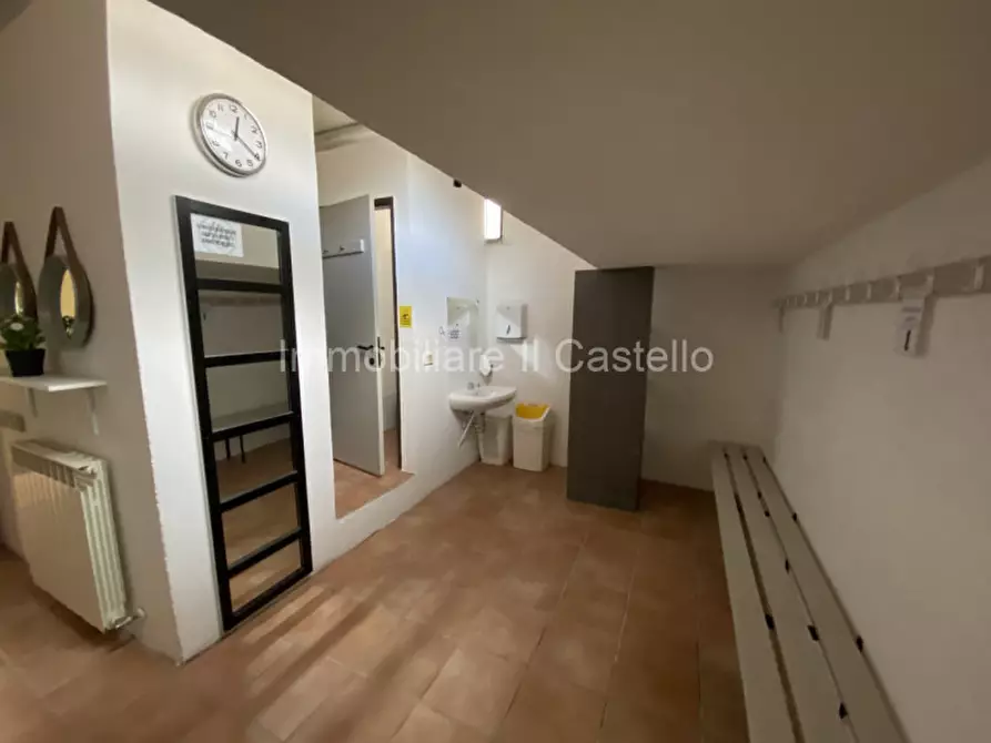 Immagine 7 di Attività commerciale in vendita  in Piazza Aeronautica 7 a Castiglione Del Lago