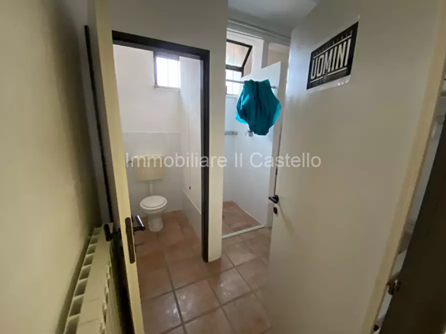 Immagine 9 di Attività commerciale in vendita  in Piazza Aeronautica 7 a Castiglione Del Lago