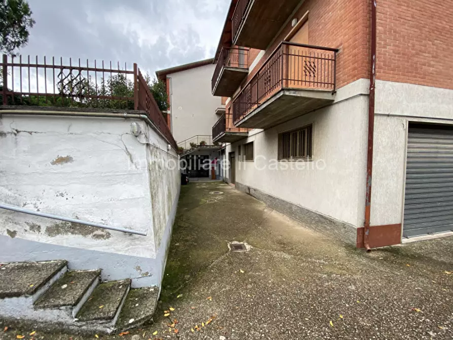 Immagine 10 di Attività commerciale in vendita  in Piazza Aeronautica 7 a Castiglione Del Lago