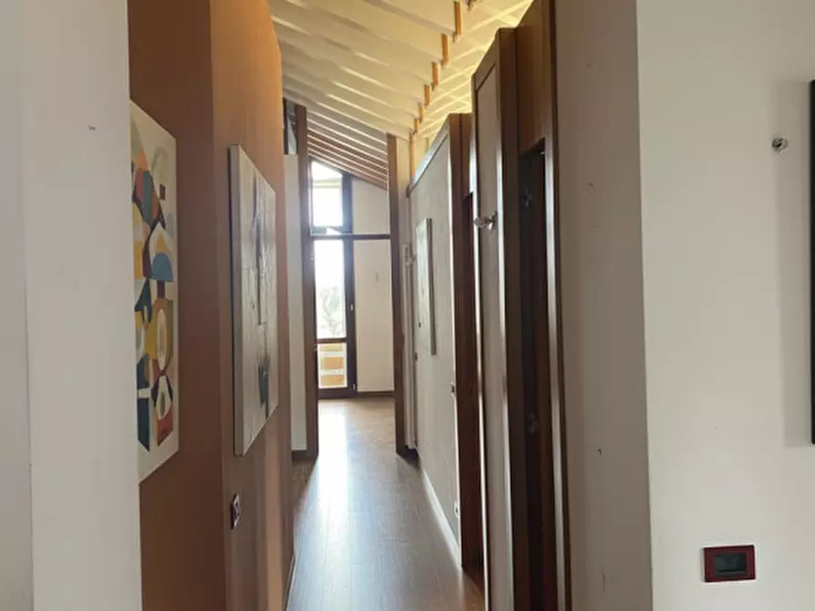 Immagine 8 di Attico in vendita  a Montebelluna