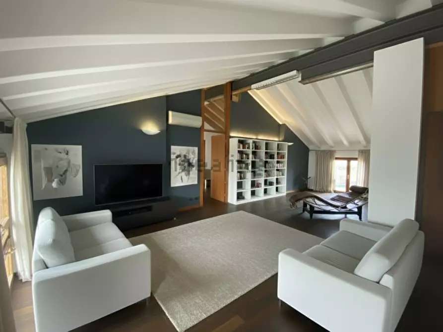 Immagine 15 di Attico in vendita  a Montebelluna