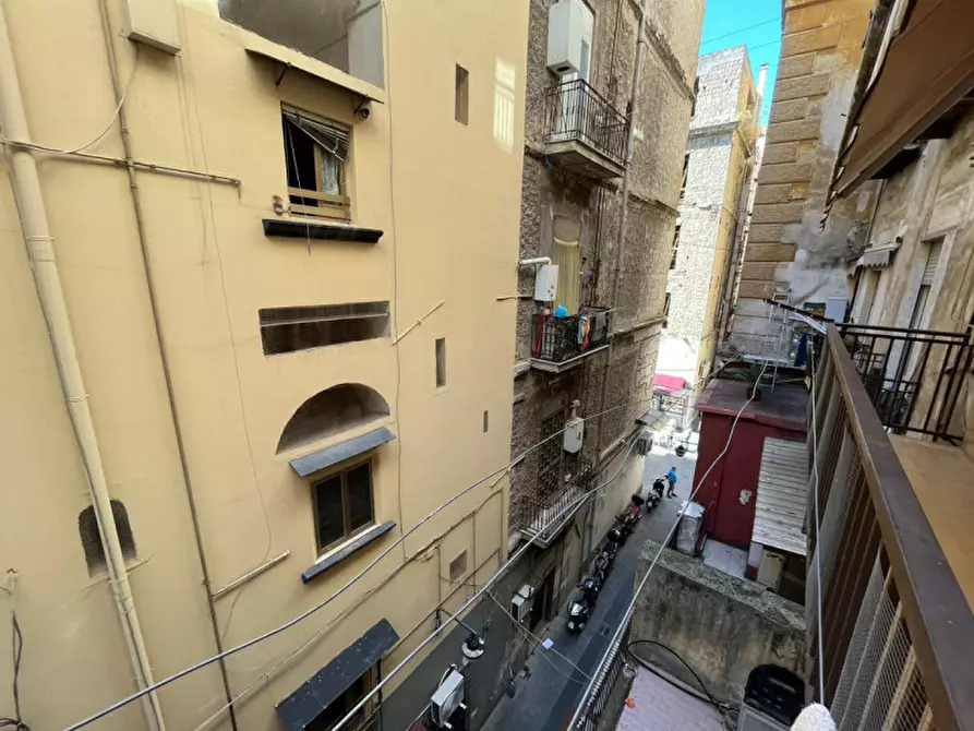 Immagine 1 di Camera in affitto  in Via Grandi Orefici a Napoli
