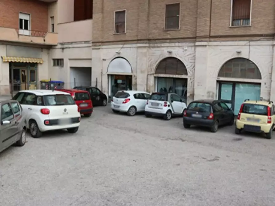 Immagine 1 di Negozio in vendita  in via Flaminia, N. 33 a Spoleto