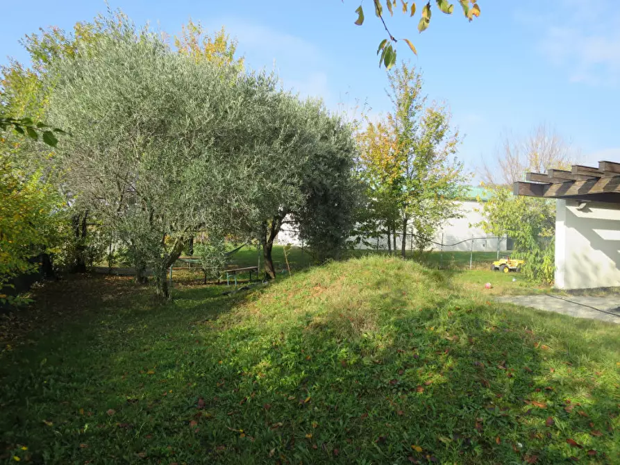 Immagine 2 di Casa bifamiliare in vendita  a Montebelluna