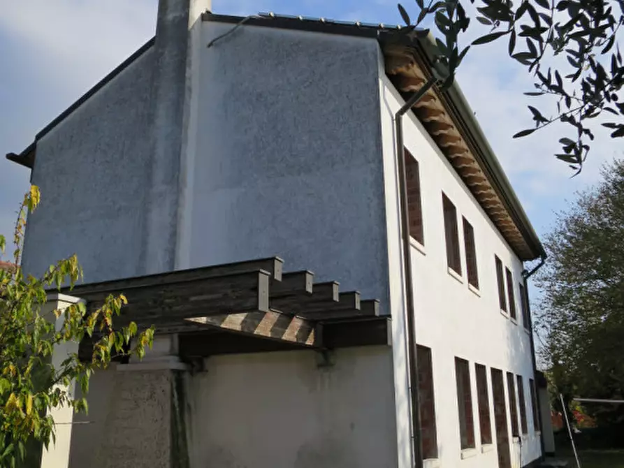 Immagine 3 di Casa bifamiliare in vendita  a Montebelluna