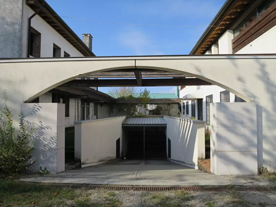 Immagine 11 di Casa bifamiliare in vendita  a Montebelluna