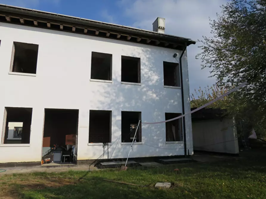 Immagine 10 di Casa bifamiliare in vendita  a Montebelluna