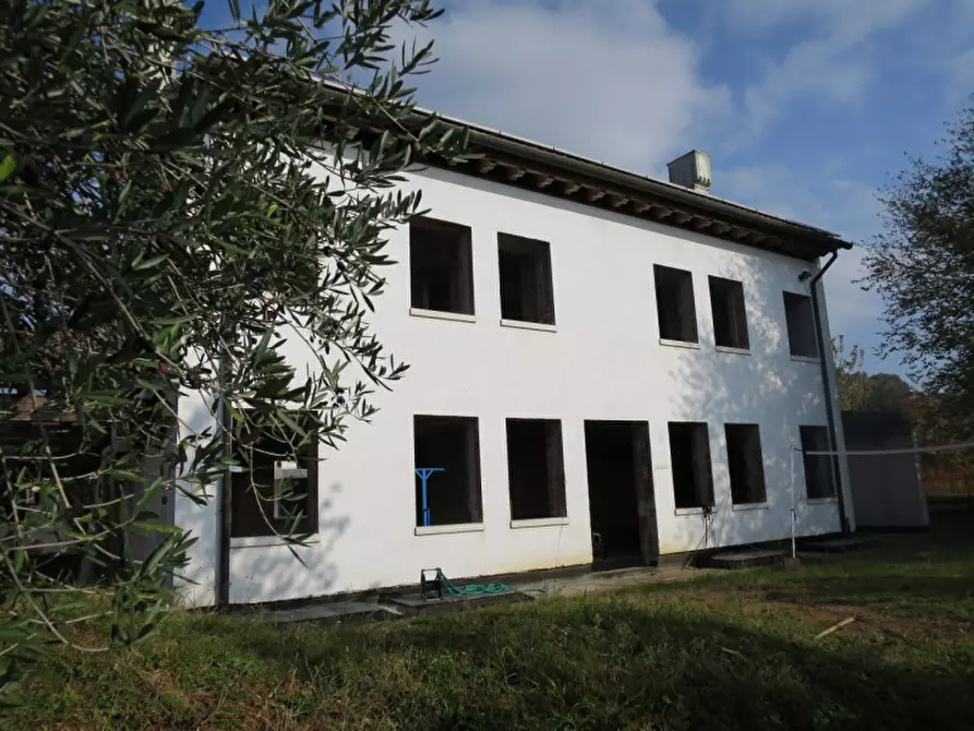 Immagine 12 di Casa bifamiliare in vendita  a Montebelluna