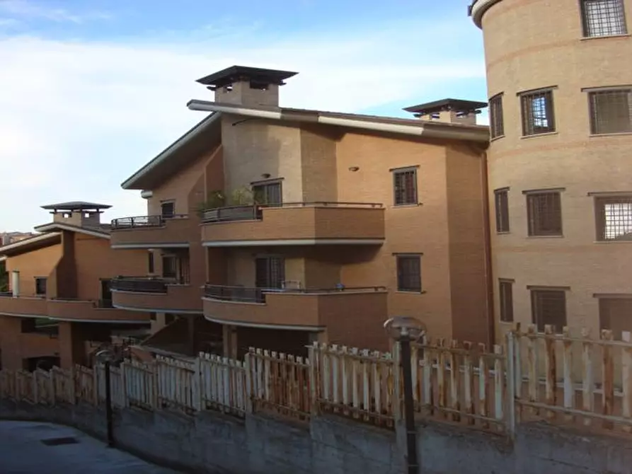 Immagine 2 di Appartamento in affitto  in via della rimessola a Roma