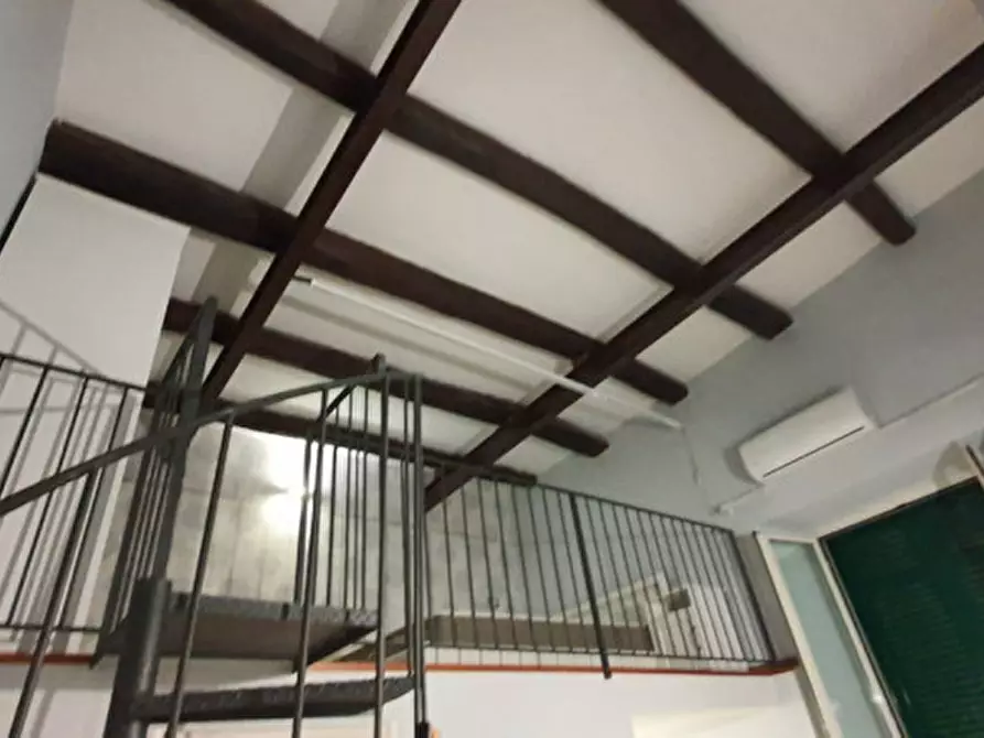 Immagine 5 di Appartamento in affitto  in Via Pignatelli a Napoli