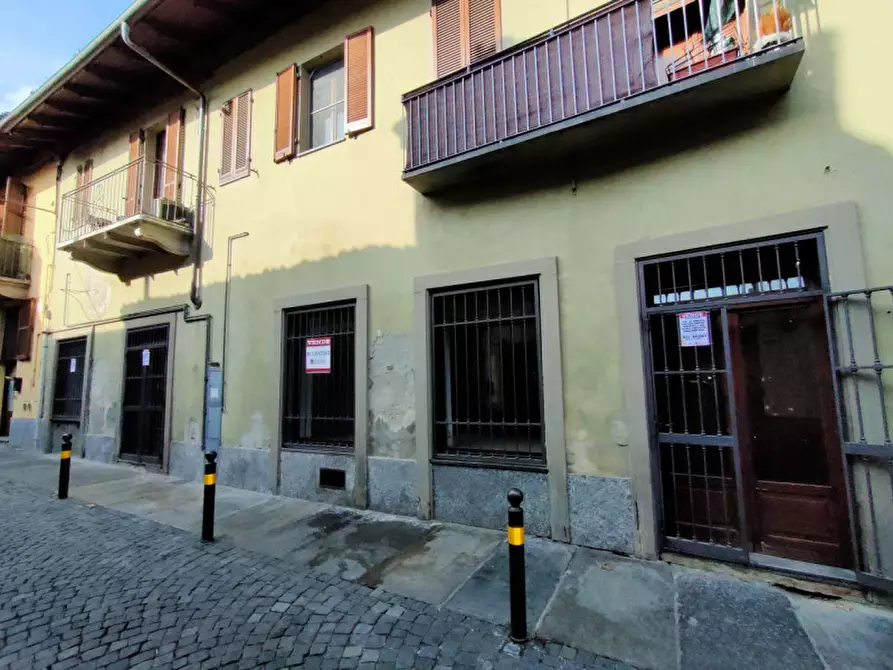 Immagine 1 di Negozio in vendita  in Via Santa Croce  13 a Moncalieri