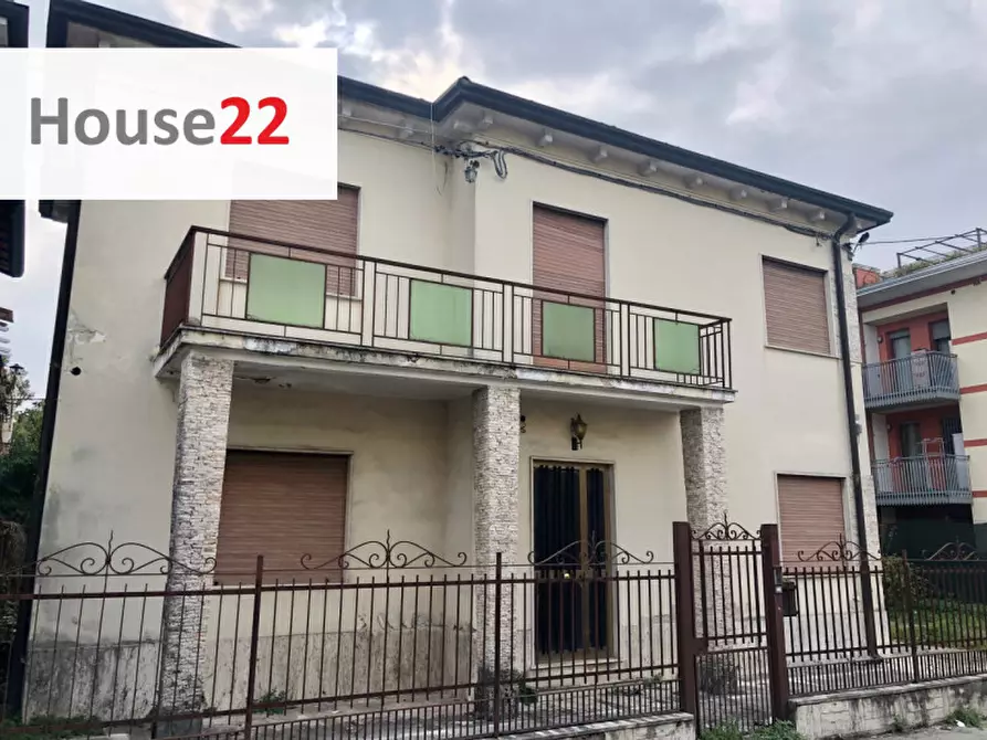 Immagine 1 di Villa in vendita  in Via Pittoni 27 a Vicenza