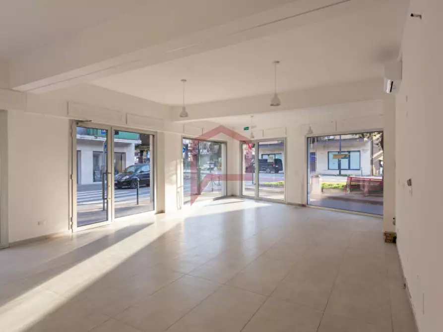 Immagine 1 di Negozio in affitto  in Cipressina a Venezia