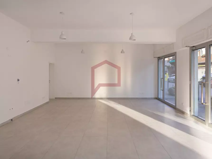 Immagine 2 di Negozio in affitto  in Cipressina a Venezia