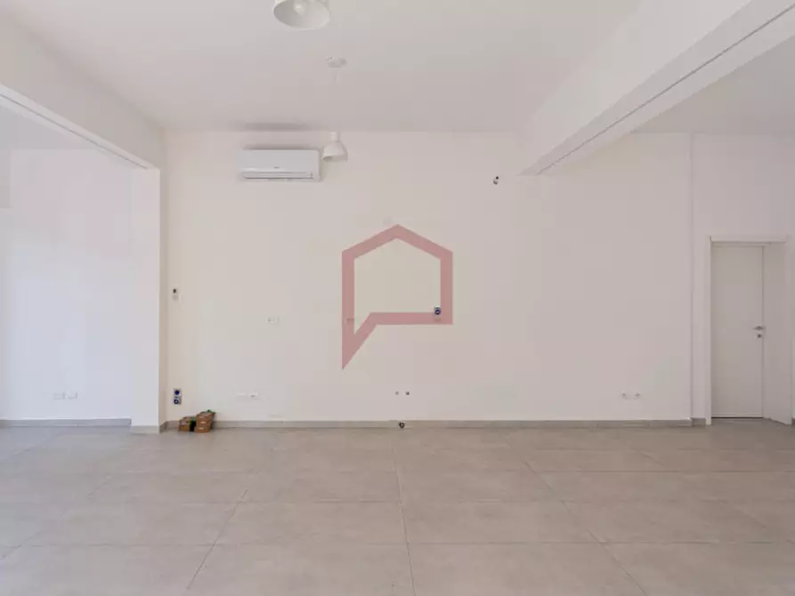 Immagine 3 di Negozio in affitto  in Cipressina a Venezia