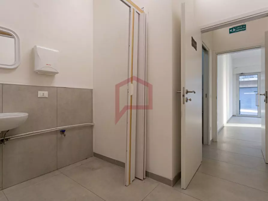 Immagine 7 di Negozio in affitto  in Cipressina a Venezia