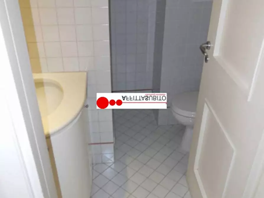 Immagine 10 di Appartamento in affitto  in Via nardones a Napoli