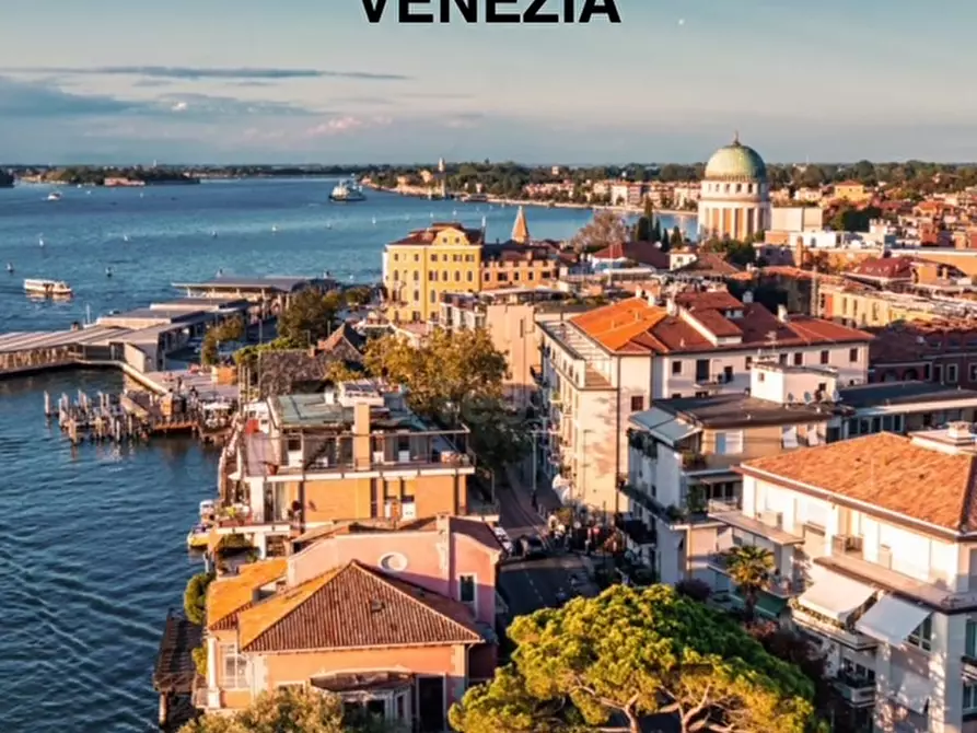 Immagine 1 di Palazzo in vendita  in Via delle Quattro Fontane a Venezia