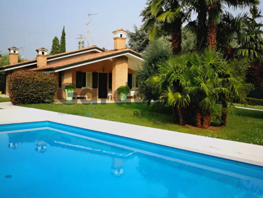 Immagine 1 di Villa in vendita  in Via Daller Bianca 6 a Soiano Del Lago