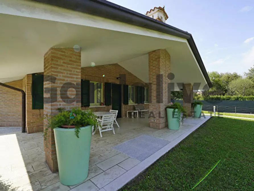 Immagine 6 di Villa in vendita  in Via Daller Bianca 6 a Soiano Del Lago
