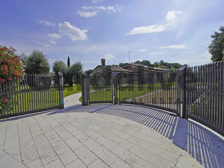 Immagine 51 di Villa in vendita  in Via Daller Bianca 6 a Soiano Del Lago