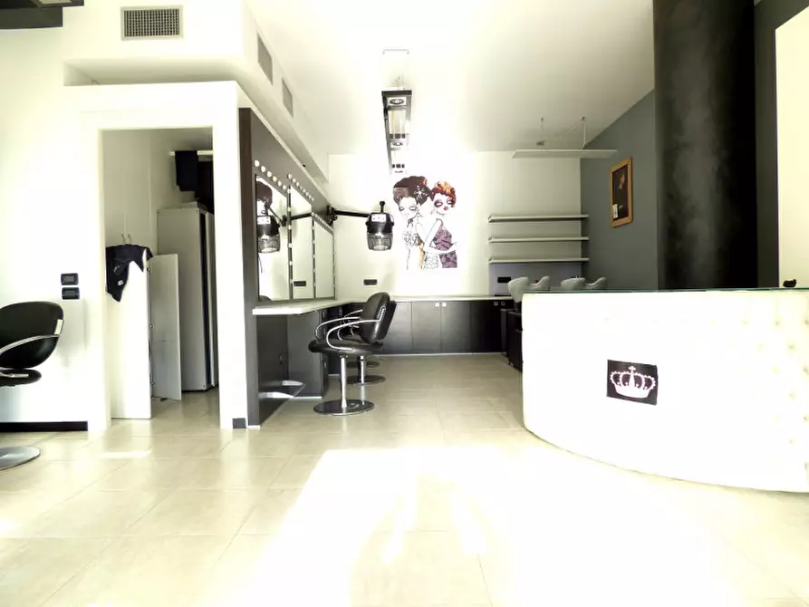 Immagine 2 di Negozio in affitto  a Rubano