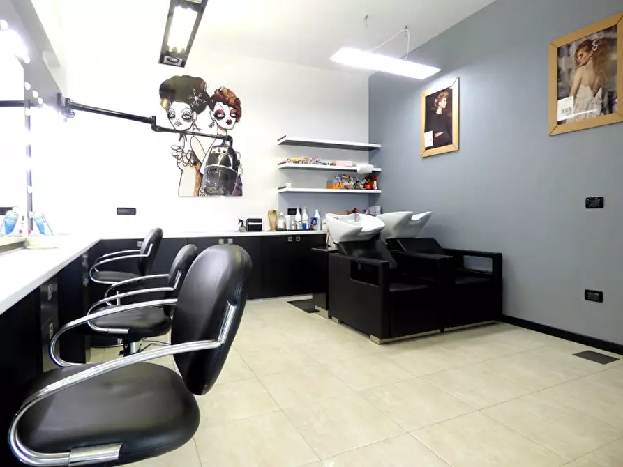 Immagine 3 di Negozio in affitto  a Rubano