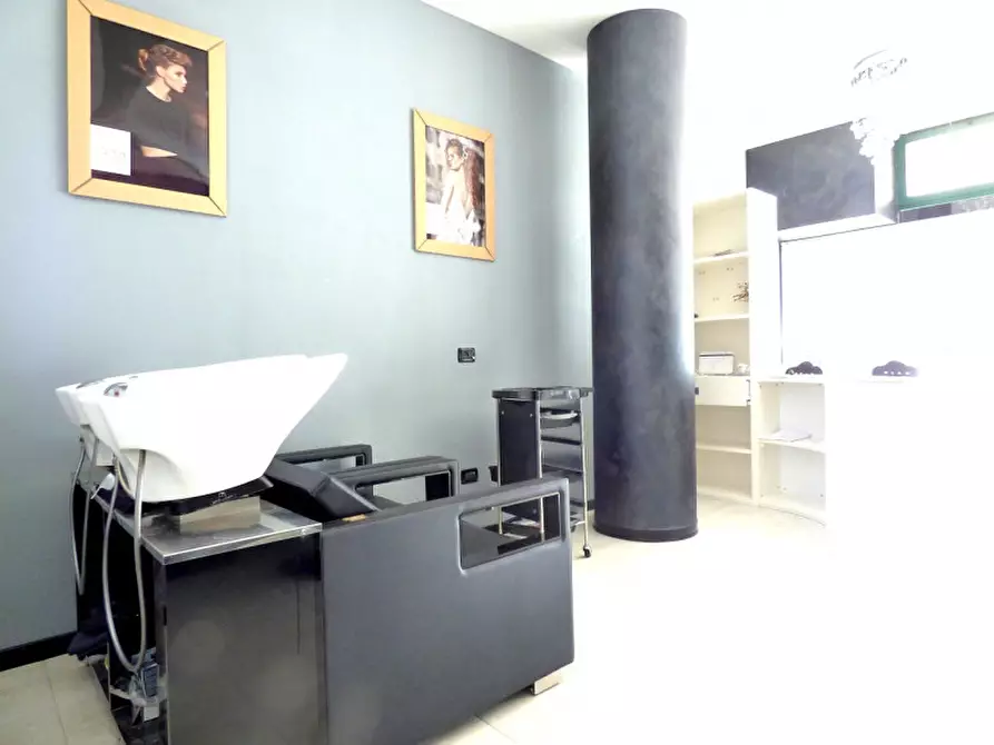 Immagine 3 di Negozio in affitto  a Rubano