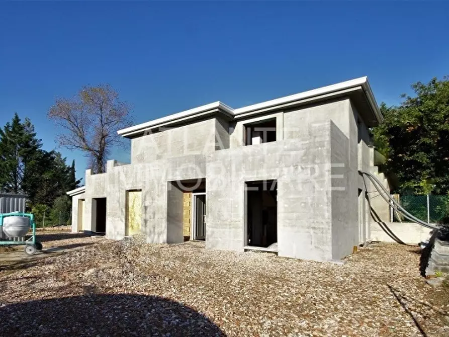 Immagine 1 di Casa indipendente in vendita  in viale Fermo a Riccione