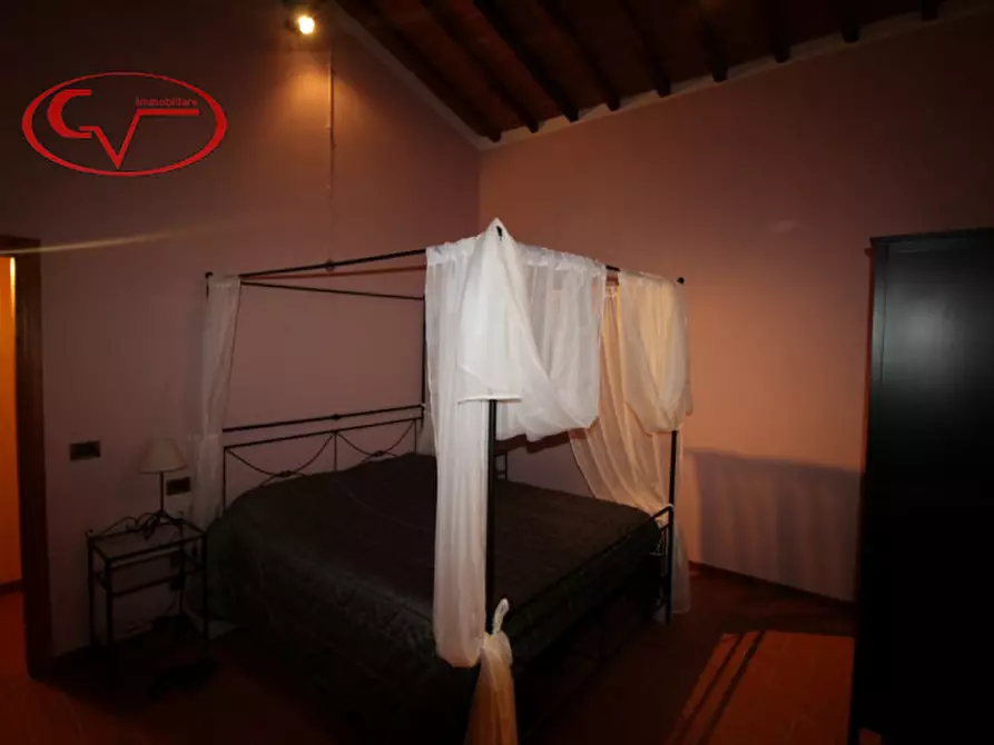 Immagine 15 di Villa in vendita  in Modine a Loro Ciuffenna