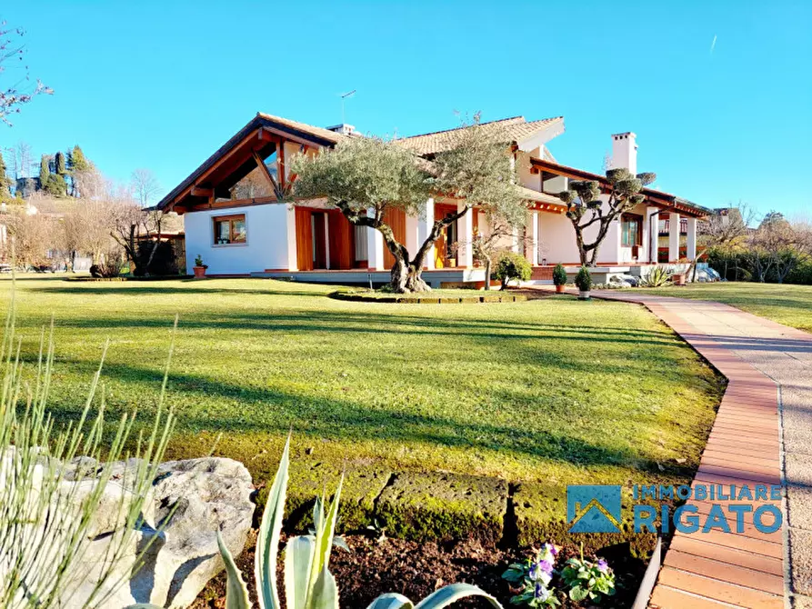 Immagine 1 di Villa in vendita  a Castelcucco