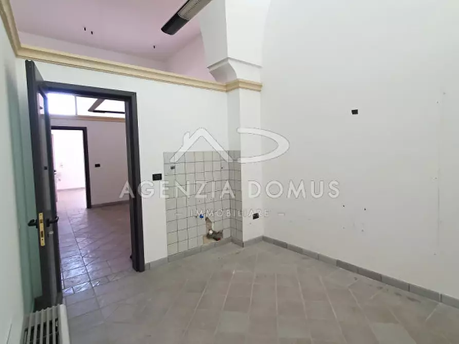 Immagine 9 di Ufficio in vendita  in via principe di napoli a Racale