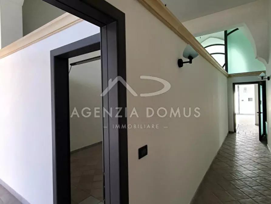 Immagine 12 di Ufficio in vendita  in via principe di napoli a Racale