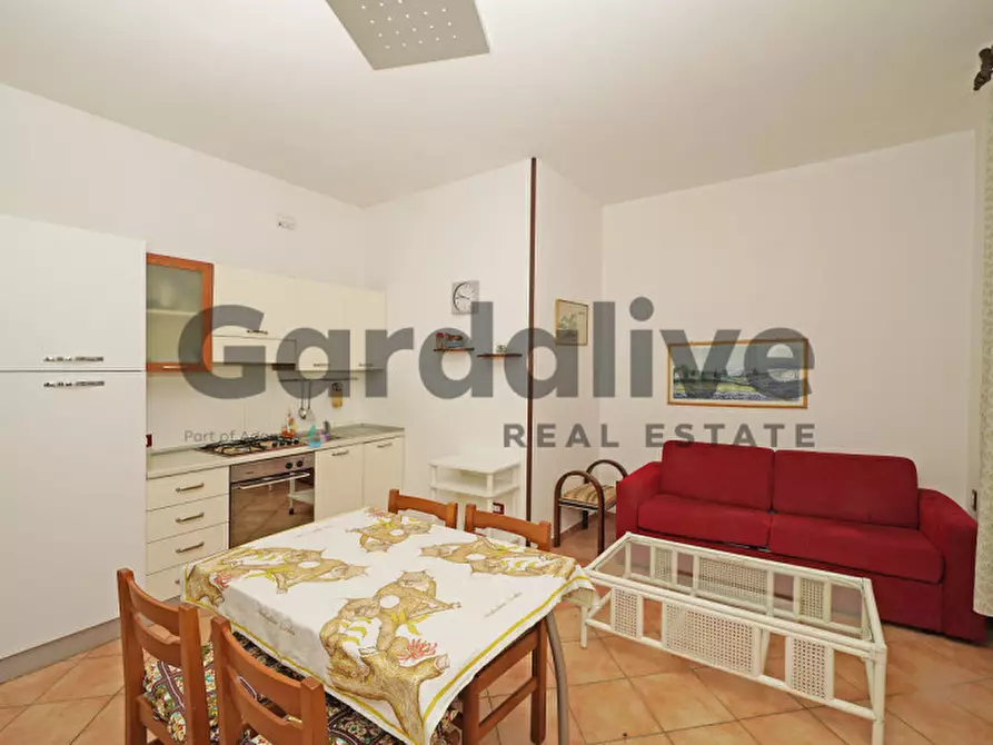Immagine 6 di Appartamento in vendita  in Via Ugo Foscolo a Manerba Del Garda