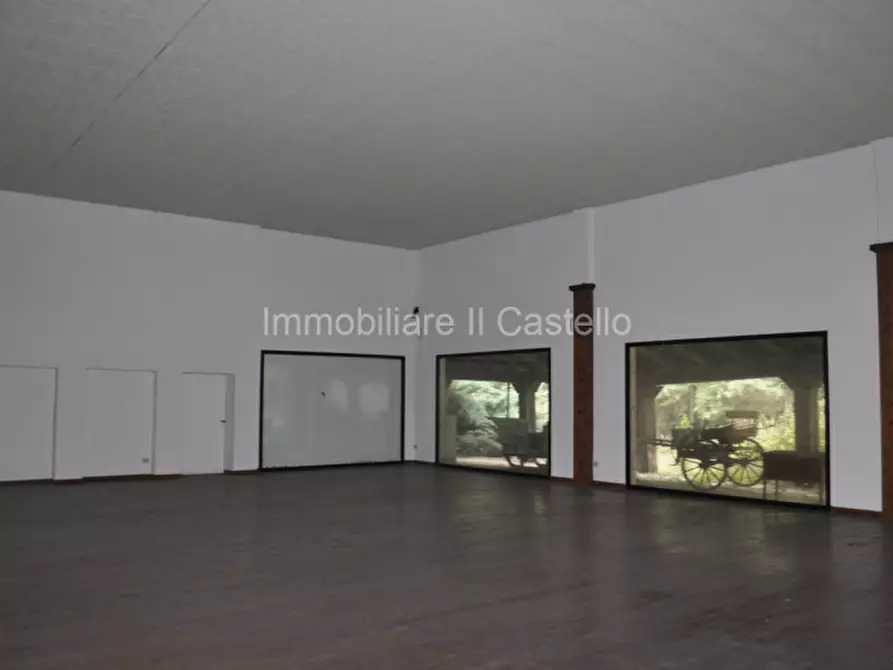 Immagine 8 di Attività commerciale in vendita  a Castiglione Del Lago