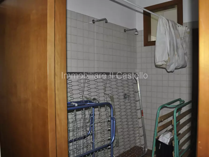 Immagine 12 di Attività commerciale in vendita  a Castiglione Del Lago