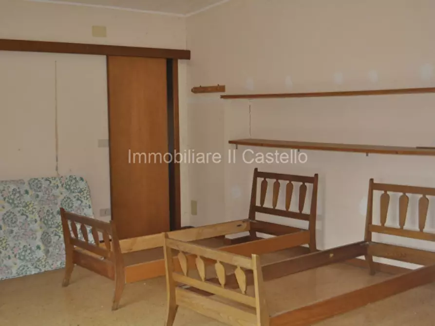 Immagine 21 di Attività commerciale in vendita  a Castiglione Del Lago