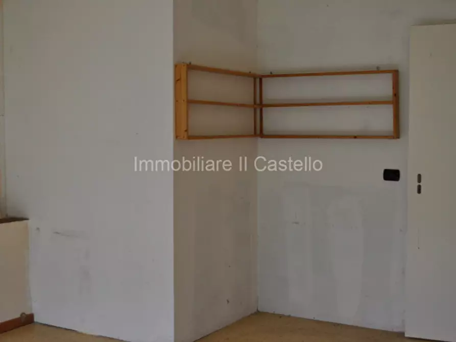 Immagine 26 di Attività commerciale in vendita  a Castiglione Del Lago