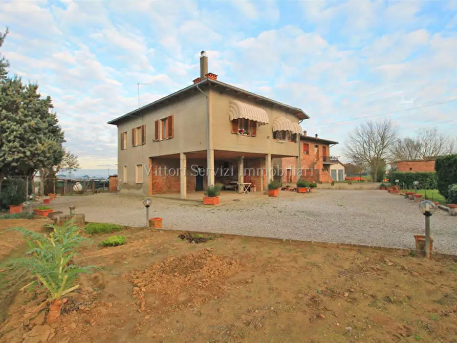 Immagine 2 di Casa bifamiliare in vendita  in via Basilicata a Torrita Di Siena