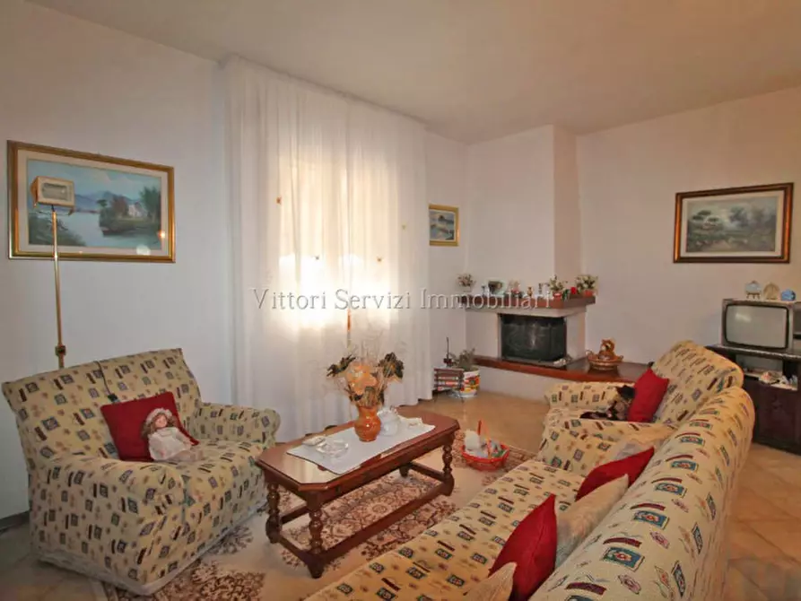 Immagine 5 di Casa bifamiliare in vendita  in via Basilicata a Torrita Di Siena