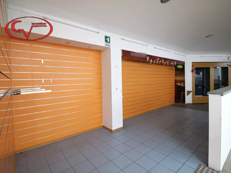 Immagine 4 di Negozio in affitto  in Via Perzzi a San Giovanni Valdarno