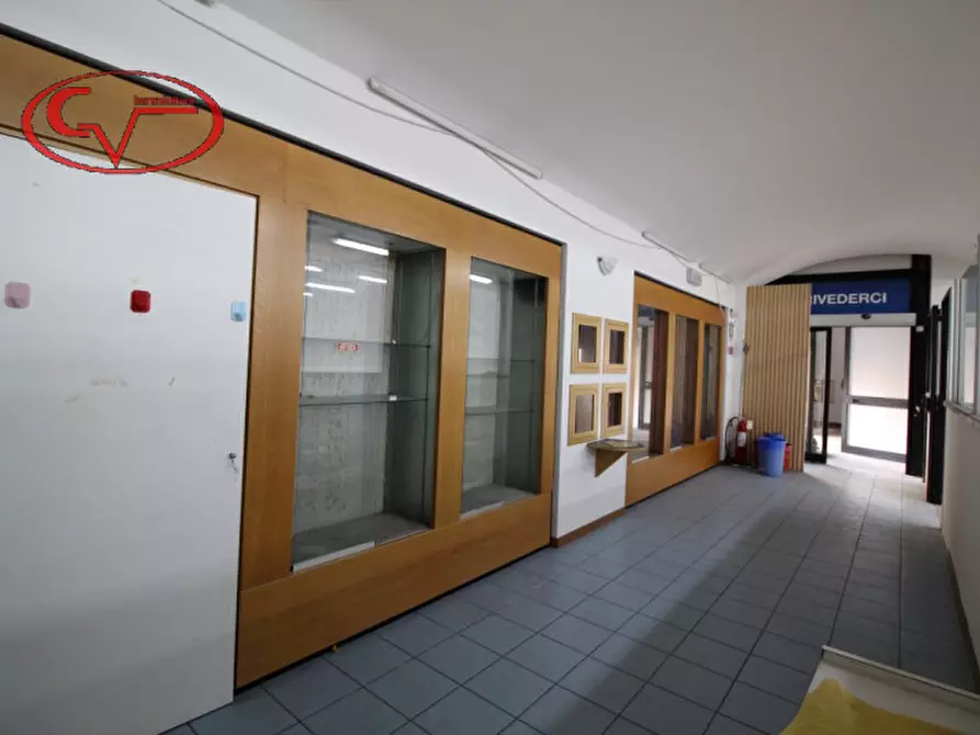 Immagine 9 di Negozio in affitto  in Via Perzzi a San Giovanni Valdarno