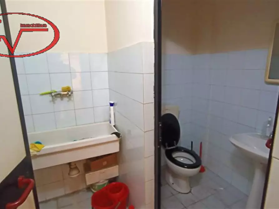 Immagine 10 di Negozio in affitto  in Via Perzzi a San Giovanni Valdarno