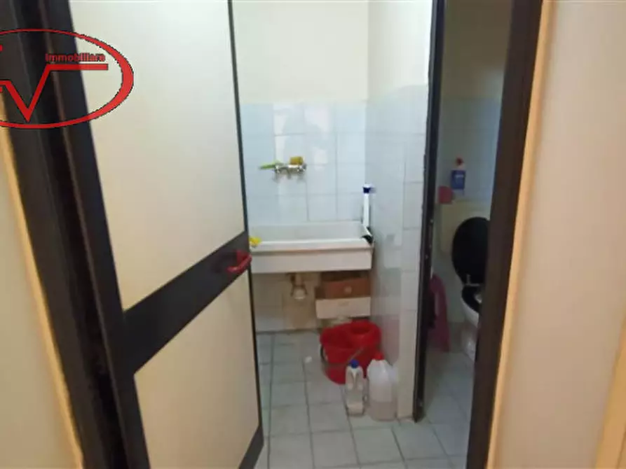 Immagine 11 di Negozio in affitto  in Via Perzzi a San Giovanni Valdarno