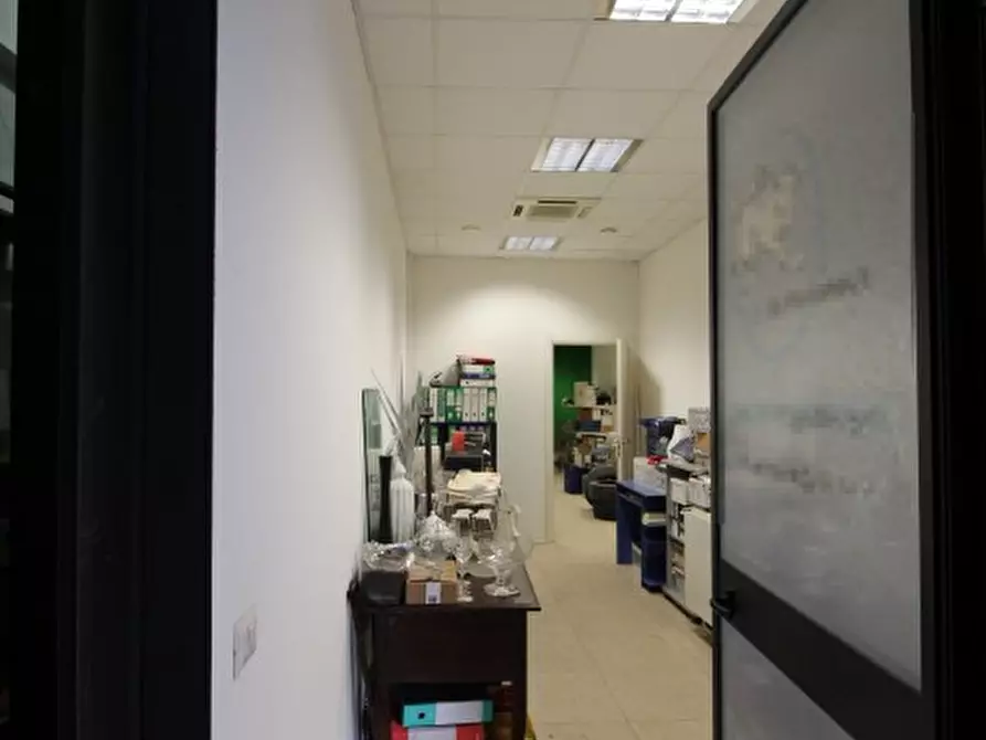 Immagine 13 di Negozio in affitto  in Via Perzzi a San Giovanni Valdarno